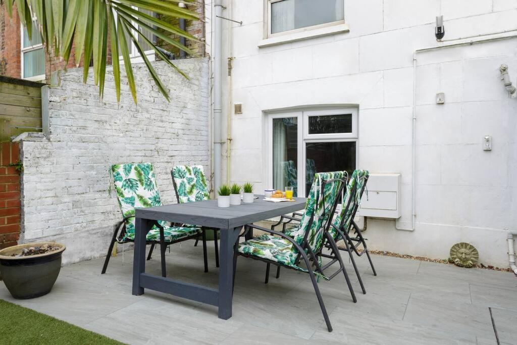 Seaside Escape Apartment Portsmouth Bagian luar foto